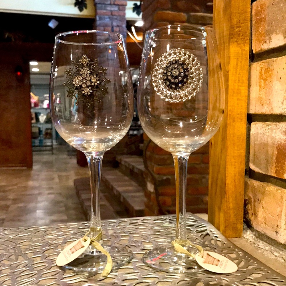 Set of 2 Wine Glasses with Rhinestone Accents